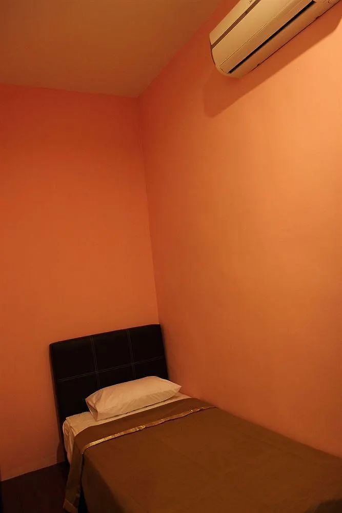 Guest Inn Muntri Джорджтаун Хостел